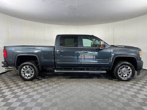 Used 2019 GMC Sierra 2500 Denali w/ Duramax Plus Package AWD/4WD image 6