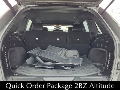 Used 2019 Jeep Grand Cherokee Altitude image 10