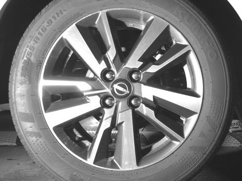 Used 2025 Nissan Versa SV image 15