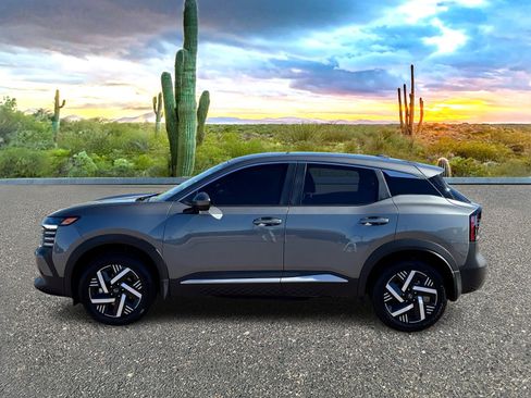 Certified 2025 Nissan Kicks SV image 3