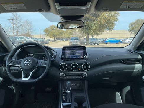 Used 2025 Nissan Sentra SV FWD image 36