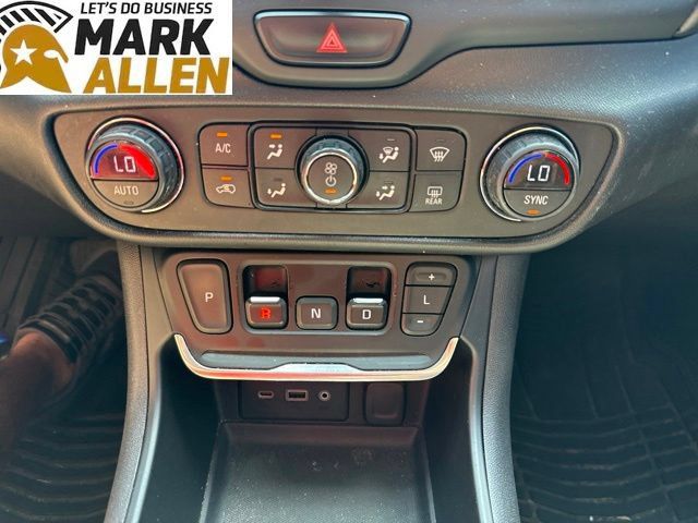 Used 2020 GMC Terrain SLE w/ Driver Convenience Package FWD image 11