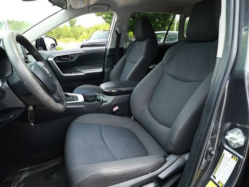 Used 2019 Toyota RAV4 LE FWD image 23