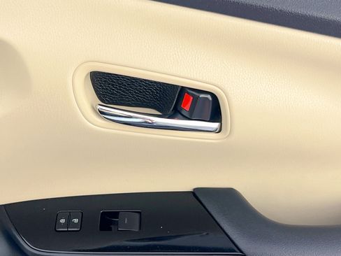 Used 2019 Toyota Prius LE image 32