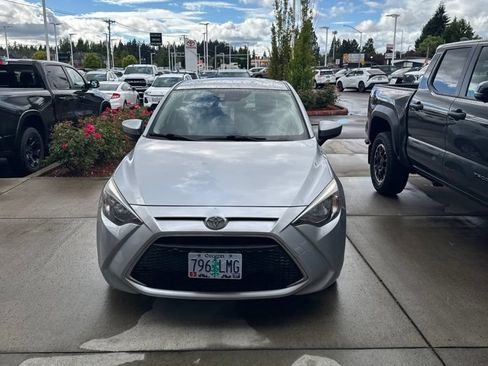 Used 2019 Toyota Yaris L FWD image 1