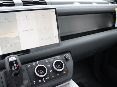 Used 2025 Land Rover Defender 110 S image 12