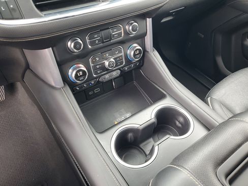 Used 2024 GMC Yukon XL SLT image 25