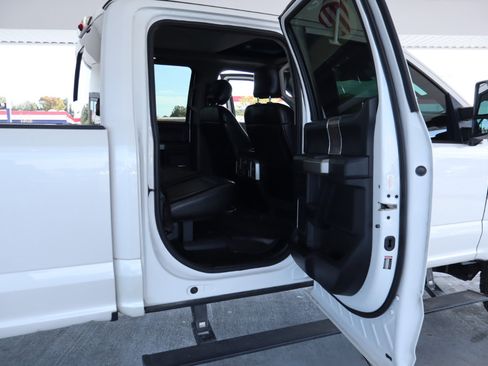 Used 2017 Ford F350 Lariat w/ Lariat Ultimate Package image 34