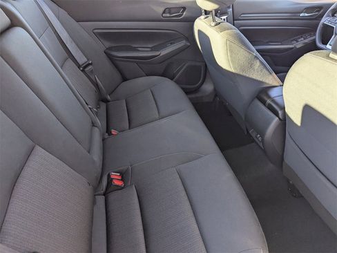 Used 2024 Nissan Altima 2.5 SV image 11