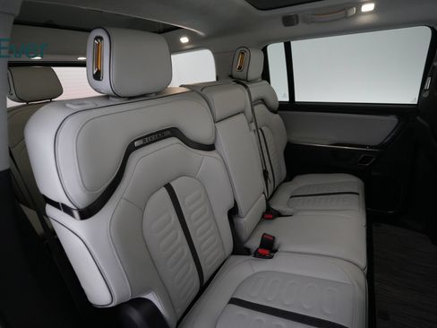 Used 2024 Rivian R1S Adventure Dual AWD/4WD image 5