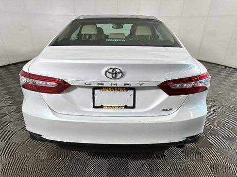 Used 2018 Toyota Camry XLE FWD image 3