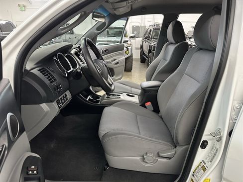 Used 2015 Toyota Tacoma 4x4 Double Cab w/ TRD Off-Road Package image 25
