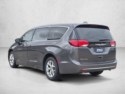 Used 2017 Chrysler Pacifica Touring Plus w/ Tire & Wheel Group FWD image 7