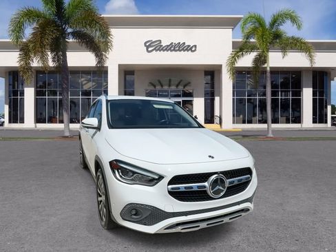 Used 2023 Mercedes-Benz GLA 250 4MATIC w/ Premium Package image 3
