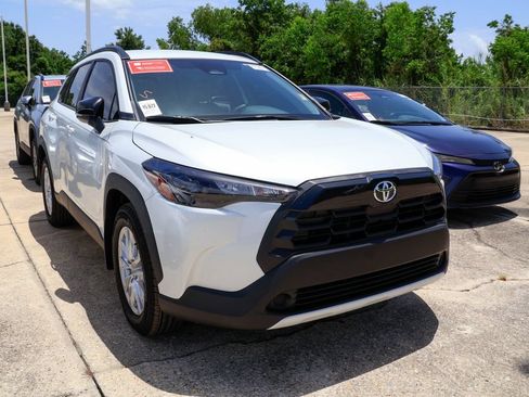 Used 2026 Toyota Corolla Cross LE FWD image 2