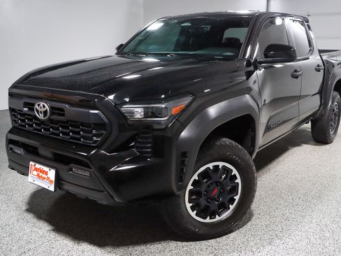 Used 2024 Toyota Tacoma TRD Off-Road AWD/4WD image 30