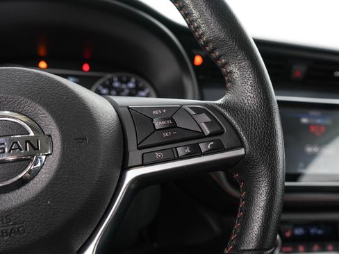 Used 2019 Nissan Kicks SR w/ SR Premium Package FWD image 24