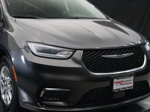 Used 2022 Chrysler Pacifica Touring-L image 3