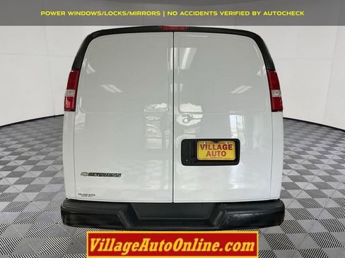 Used 2018 Chevrolet Express 2500 w/ Driver Convenience Package image 3