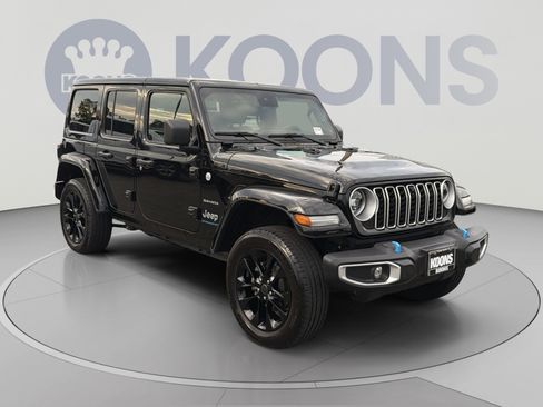 Used 2024 Jeep Wrangler Unlimited Sahara w/ Technology Group AWD/4WD image 10
