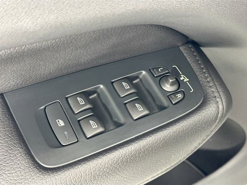 Used 2022 Volvo XC60 B5 Momentum w/ Protection Package Premier image 18