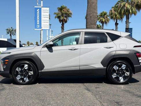 Used 2025 Hyundai Kona SEL FWD image 2