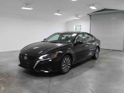 Used 2025 Nissan Altima 2.5 SV FWD image 4