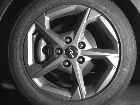 Used 2025 Kia K4 LXS image 12