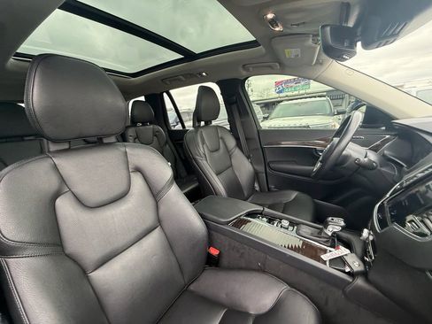 Used 2018 Volvo XC90 T6 Momentum w/ Convenience Package image 25