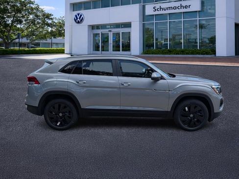 New 2026 Volkswagen Atlas Cross Sport SE FWD image 8