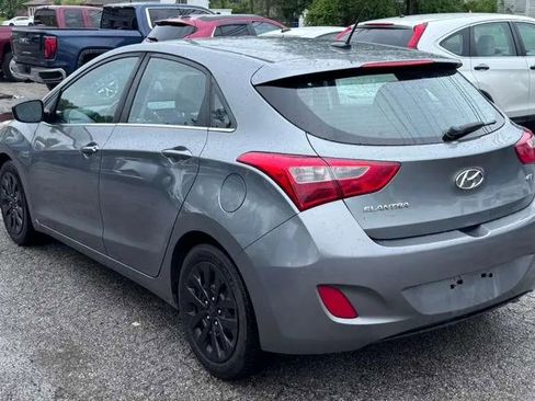 Used 2017 Hyundai Elantra GT FWD image 3