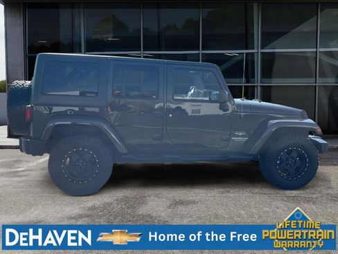 Used 2015 Jeep Wrangler Unlimited Sahara w/ Dual Top Group AWD/4WD image 7