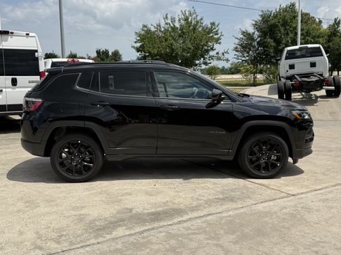 New 2026 Jeep Compass Latitude AWD/4WD image 3