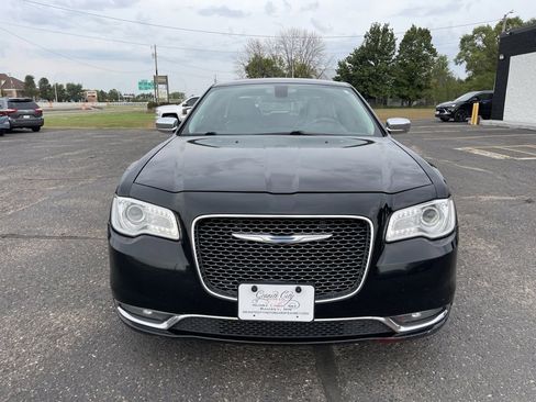 Used 2017 Chrysler 300 C image 12