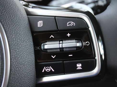 New 2026 Kia Carnival EX FWD image 37
