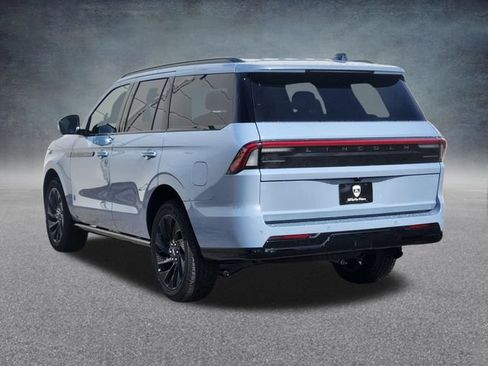New 2026 Lincoln Navigator Reserve w/ Jet Appearance Package AWD/4WD image 5