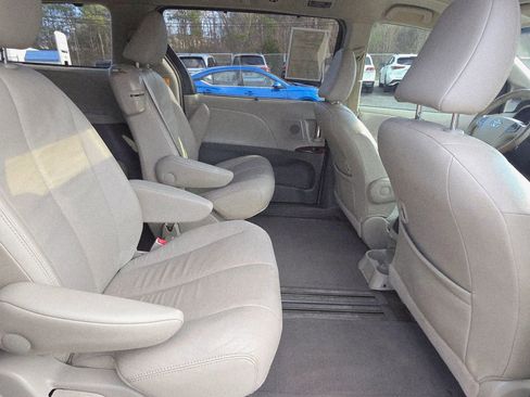 Used 2013 Toyota Sienna XLE image 15