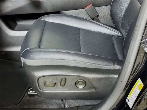 Used 2025 Chevrolet Equinox LT w/ Convenience Package II image 17