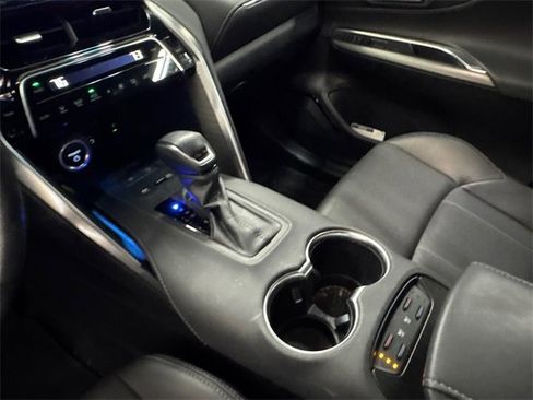 Used 2024 Toyota Venza Limited image 20