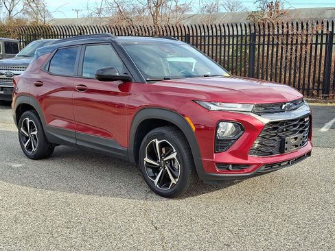 Used 2021 Chevrolet TrailBlazer RS w/ Technology Package image 3