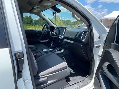 Used 2025 Nissan Frontier SV RWD image 37
