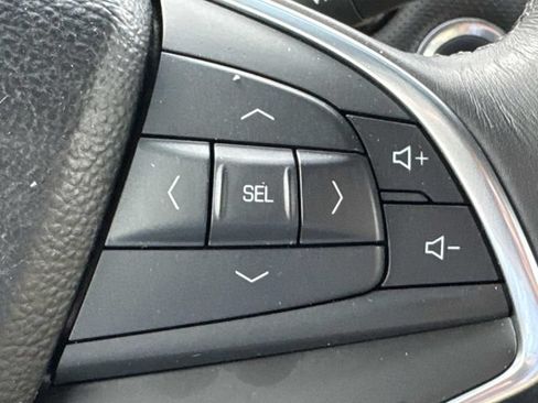 Used 2017 Cadillac XT5 FWD image 27