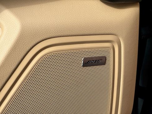 Used 2018 Porsche Macan AWD/4WD image 36