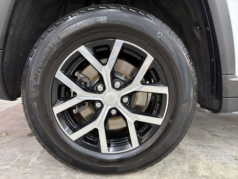 Used 2024 Jeep Grand Cherokee L Limited w/ Luxury Tech Group II image 13