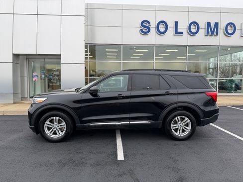 Certified 2023 Ford Explorer XLT w/ Equipment Group 202A image 9