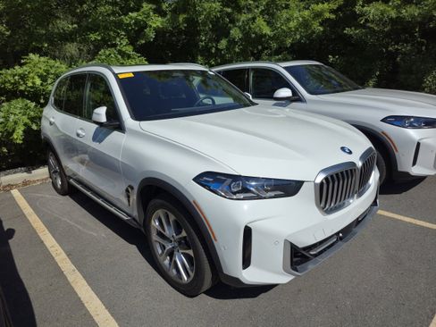 Certified 2024 BMW X5 xDrive50e AWD/4WD image 1