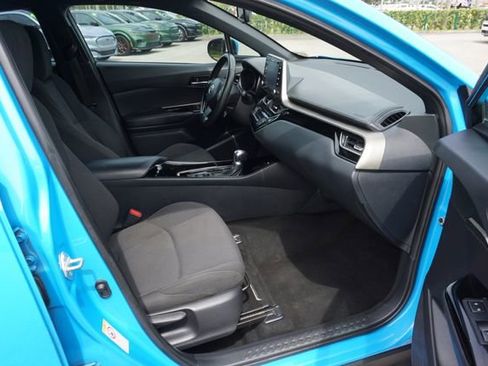 Used 2019 Toyota C-HR XLE FWD image 3