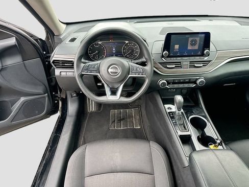 Used 2024 Nissan Altima 2.5 SV FWD image 21