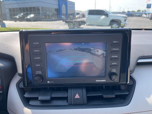 Used 2021 Toyota RAV4 XLE AWD/4WD image 21
