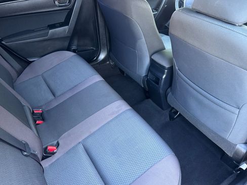 Used 2018 Toyota Corolla LE FWD image 30